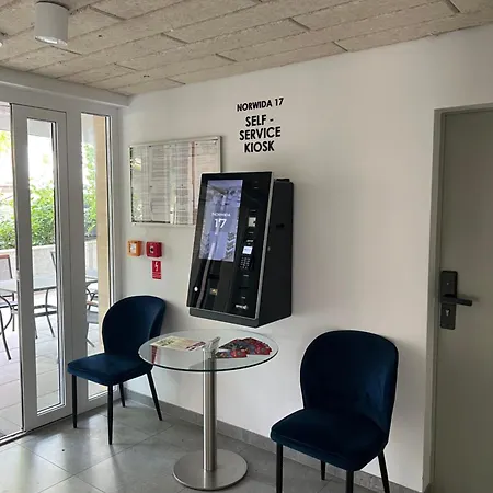 Norwida 17 アパート ミエンジズドロイェ